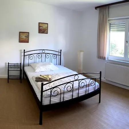 Zentral Und Ruhig Eg Appartement